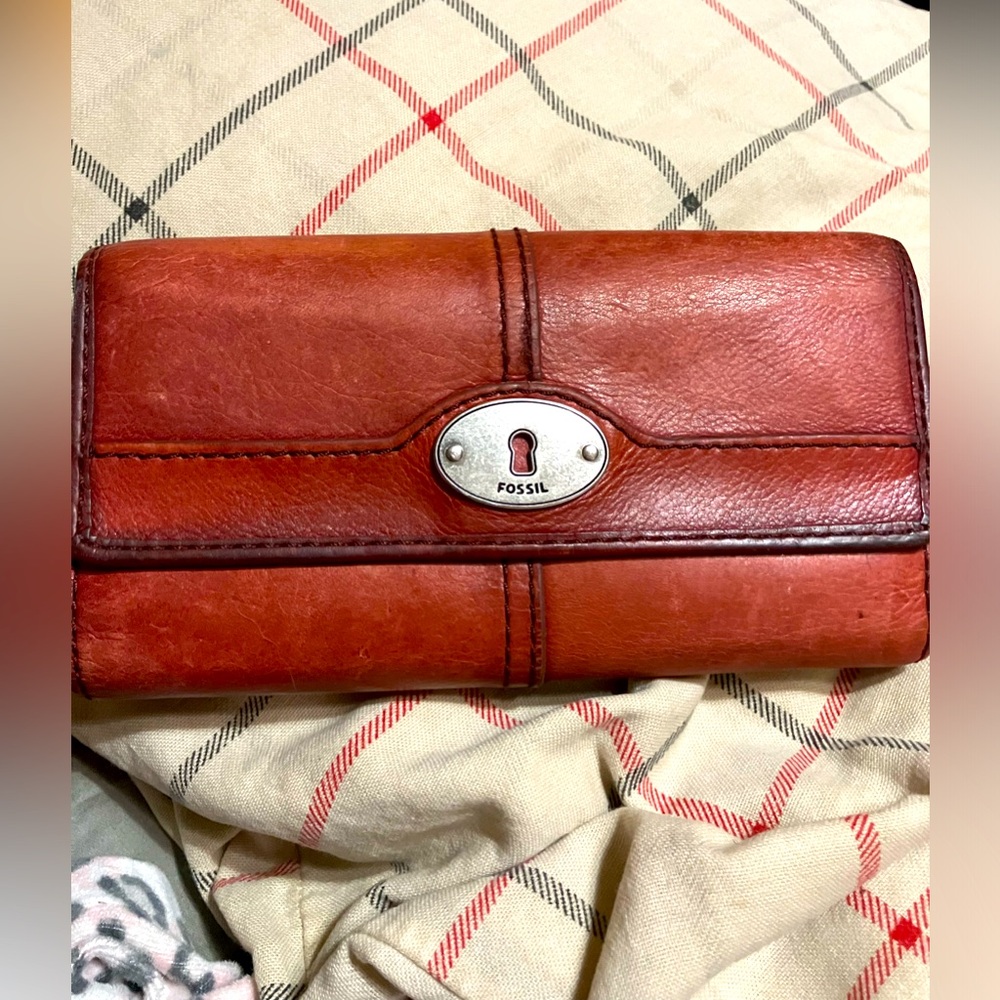 Fossil women’s wallet